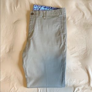 33 X 30 Tommy Bahama Men’s Khaki Chinos